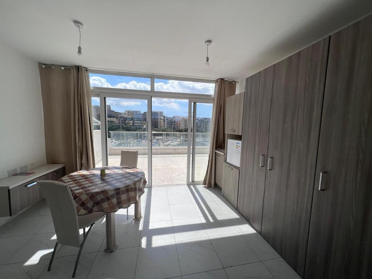 Amazing Sea View Penthouse Near Valletta Apartment