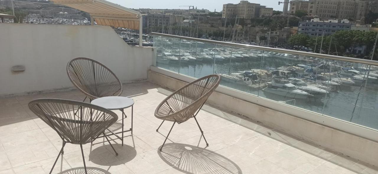 Amazing Sea View Penthouse Near Valletta Apartment
